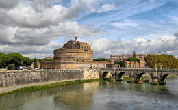 Wolken über Rom. / ***