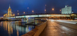 Novoarbatsky Brücke. / ***