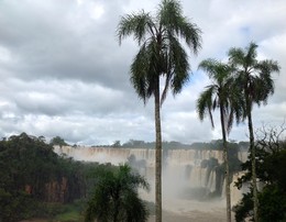 Iguazu Falls argentinischen Seite c / ***