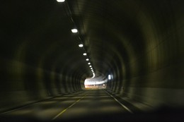 Licht am Ende des Tunnels .... / ***
