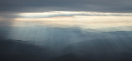 Die März-Himmel in der Krim-Berge / ***