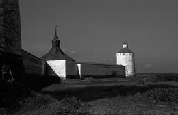 Kirillow-Beloserski-Kloster am Mittag / ***