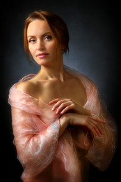 Modell in Schal ... 4 .. / ***