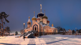 Die Kirche St. Fürst Igor von Tschernigow in Peredelkino / ***