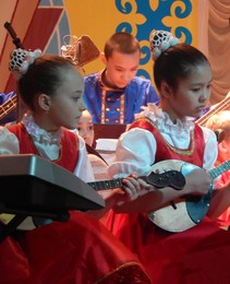 Naile Kurtashirova und Camilla Tenlikova . 2015 / ***