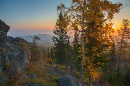 Morgendämmerung in den Bergen / ***