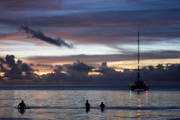 Abendstimmung / Kurz nach Sonnenuntergang in der Bucht Anse Beau Vallon, Mahé, Seychellen