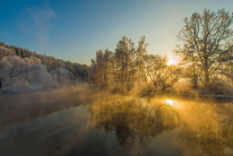 Sonnenaufgang auf dem Fluss / ***