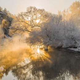 Sonnenaufgang auf dem Fluss / ***