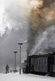 BROCKENBAHN / Auf meiner Tototour im Harz kannte ich auch die Brockenbahn fotografieren. Die Winterlandschaft gab der Situation noch den &quot; iPunkt &quot;