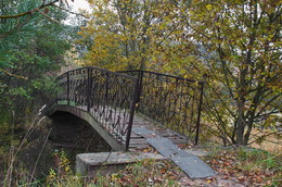 Brücke im Herbst / ***
