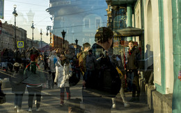 Weekday Nevsky Avenue / Weekday Nevsky Avenue