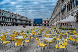 Piazza San Marco / Warten auf die Gäste