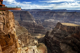 Skywalk. / ***