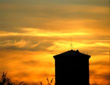 Sonnenuntergang über dem Wasserturm / ***