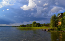 Haus in der Nähe des Wassers / ***