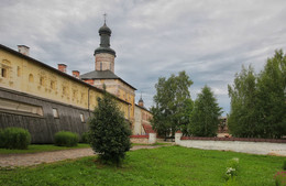 Cyril-Beloserski-Kloster. / ***