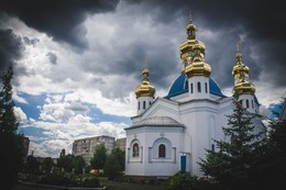 Tempel in den Wolken / ***