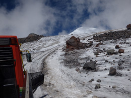 Durch den Elbrus / ***