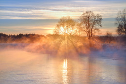 Winter-Morgen auf dem Fluss / ***