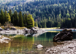 Am Obernbergsee / Der Obernbergsee liegt oberhalb des Ortes Obernberg am Brenner. 
Diese Aufnahme entstand im Herbst 2016