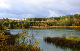 Herbst auf dem Wald-See / ***