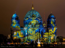 Wenn Berlin leuchtet / Jährlich findet das &quot;Festival of Light`s &quot; in Berlin statt . Komm wir bringen die Welt zum leuchten - eine fantastische Idee.