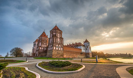 Mir Castle / ***