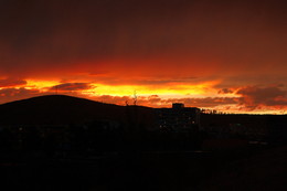 Sonnenuntergang über der Stadt / ***