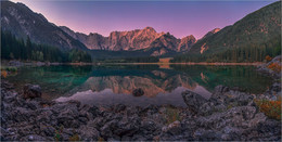 Lago di Fusine / Morgens beim Lago di Fusine
Kurz vor Sonnenaufgang am Lago di Fusine.
Panoramafoto aus sechs Hochformate a, 14mm ISO: 100 und F/ 3,5 Belichtungszeit 30 sec. Mit Pentax K3. Nette Grüße aus Judenburg. Fritz Beren www.berenfotografie.jimdo.com