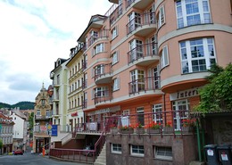 Straßen von Karlovy Vary / ***