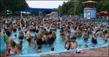 Liebe für Schwimmbäder / ***