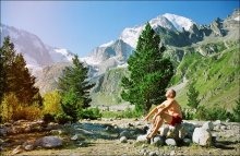 Morgendlichen Berufsverkehr Vitaly Rakovich in den Alpen, in der Nähe des Lagers Ullu-Tau / ***