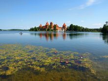 Die Wände einer alten Burg. / ***