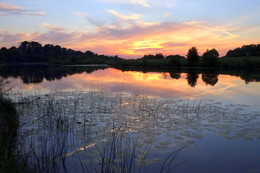 Sonnenuntergang auf dem See. / ***