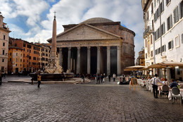 Pantheon / ***