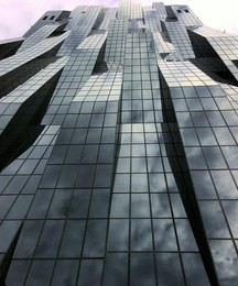 DC TOWER / ***