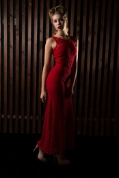 roten Kleid / ***