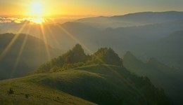 Morgendämmerung in den Bergen / ***