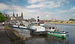 Liegt Meißen in Dresden? / Die Elbe bei Dresden. Aufgenommen im Jahr 2015, als das Niedrigwasser die Schifffahrt zeitweilig zum Erliegen brachte.
