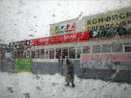 Mit Schnee bedeckt. / ***
