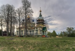 Kirche St. Nikolaus / ***