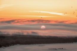 Sonnenaufgang über dem Fluss / ***