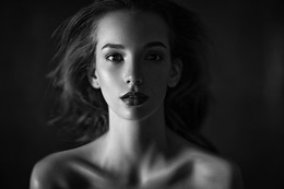  / ***