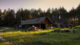 Gut im Dorf im Sommer / ***