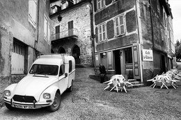 Village à la française / An image of a traditional french vilagge in south, in Provence ; A classical approach to the street life