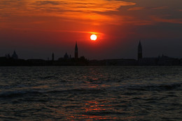 Dies ist der Sonnenuntergang / ***