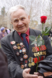 Glückliche Tag des Sieges! / ***