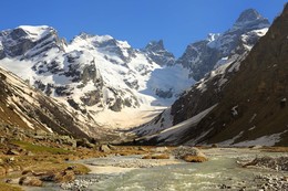 Frühling in den Bergen / ***