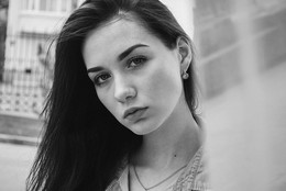  / ***